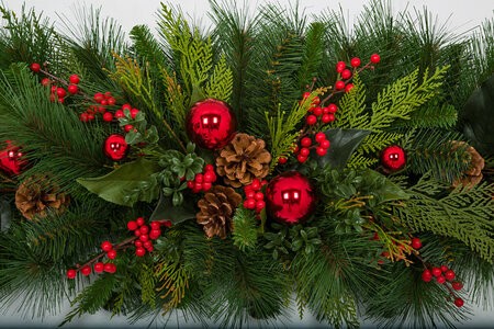 5 Foot Mixed Hampton Pine Mantelpiece with Pine Cones Berries and Balls
