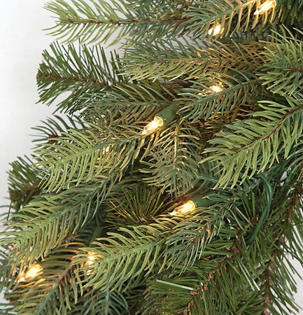 Mixed Spruce Wreath - 120 PE/PVC Green Tips - 50 Warm White  LED Lights